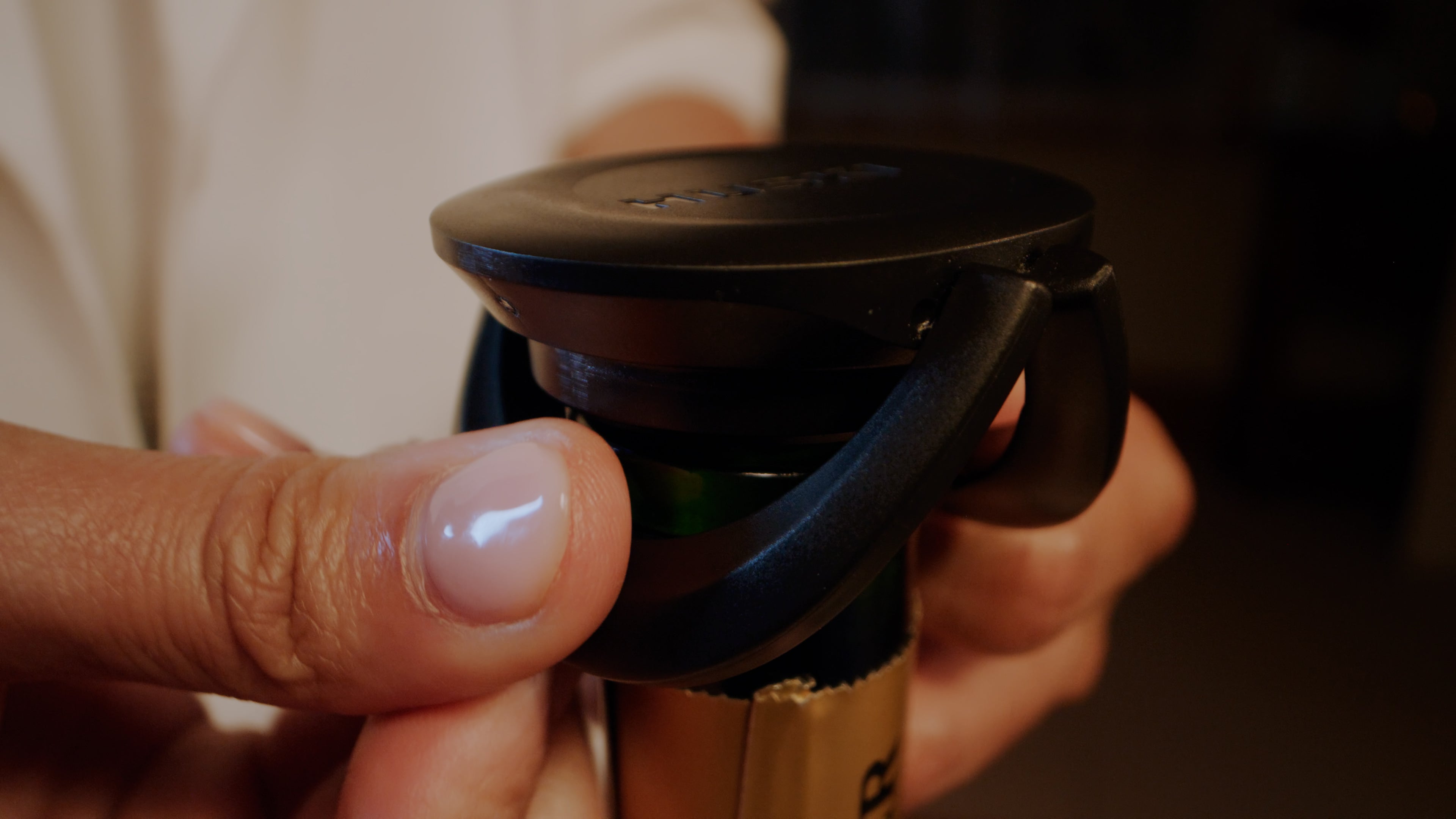 Load video: Huski BubbleLock™ Bottle Stopper Video